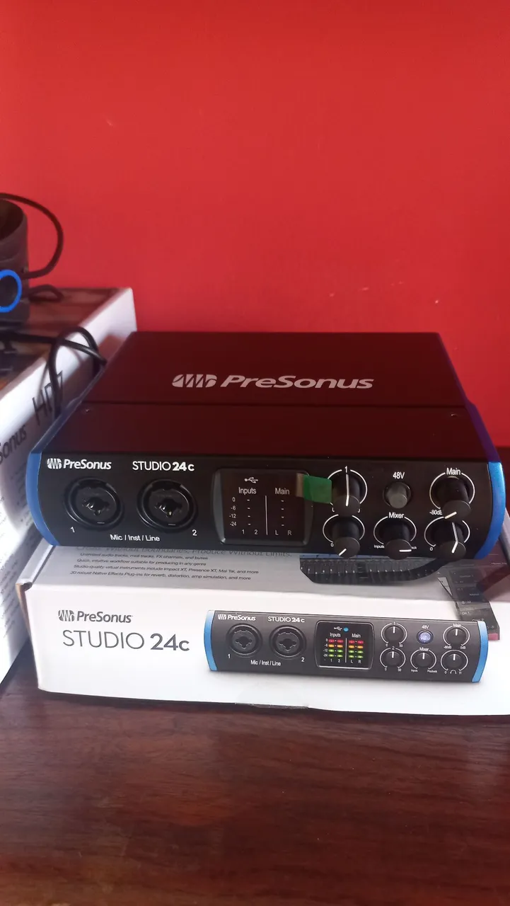 Interface de Áudio PreSonus Studio 24c - Nova