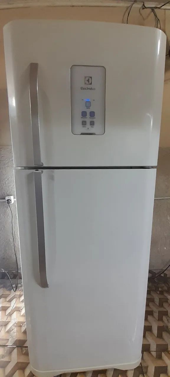 Geladeira Electrolux 430L Frost Free Semi nova