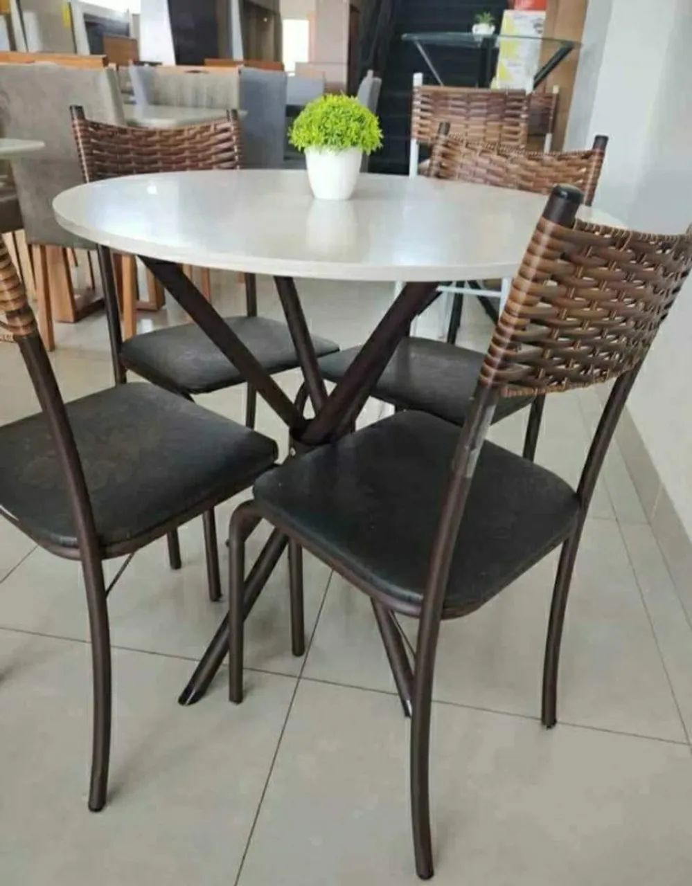 Mesa de Jantar Redonda 4 Cadeiras só R$599 com entrega rápida  - Foto 3
