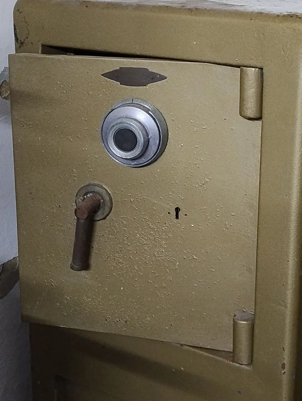 COFRE DE AÇO E CONCRETADO MODELO ANTIGO por R$ 400