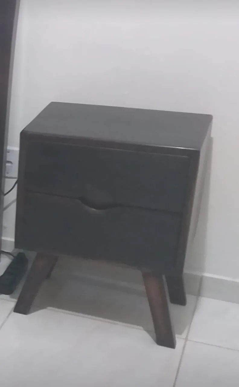 Mesa de Cabeceira em madeira 