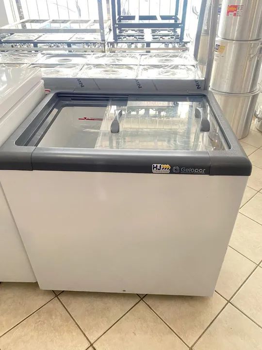 NZ. Freezer horizontal 200 litros tampa de vidro GELOPAR 