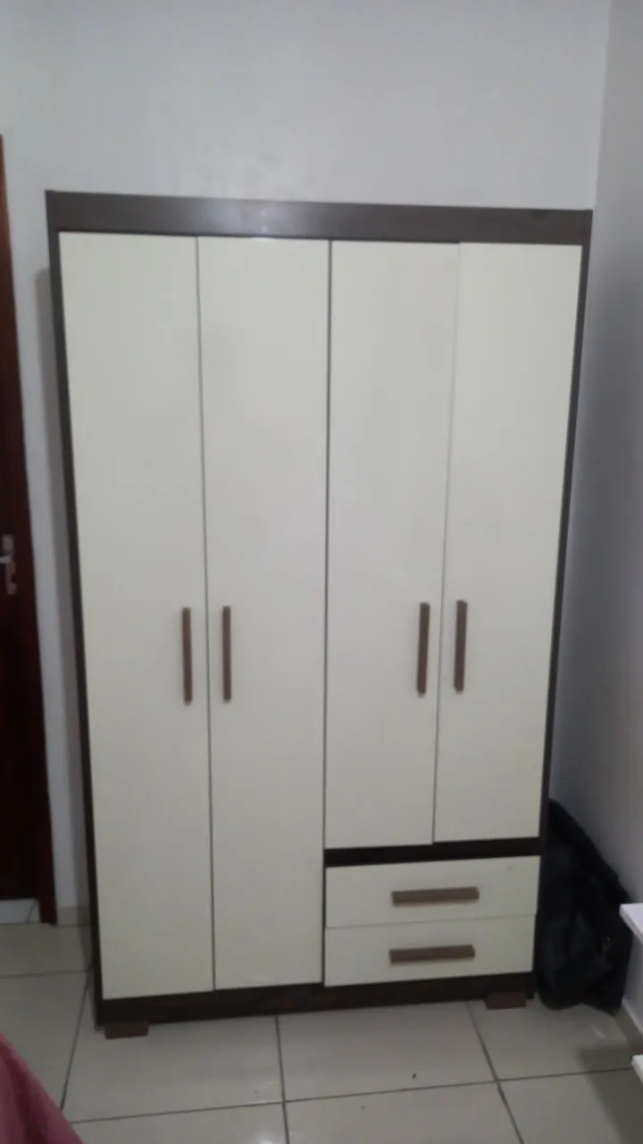 Guarda-Roupas 4 Portas com 2 Gavetas