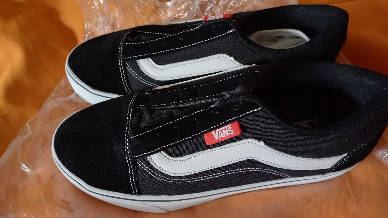 Tênis Vans Preto e Branco