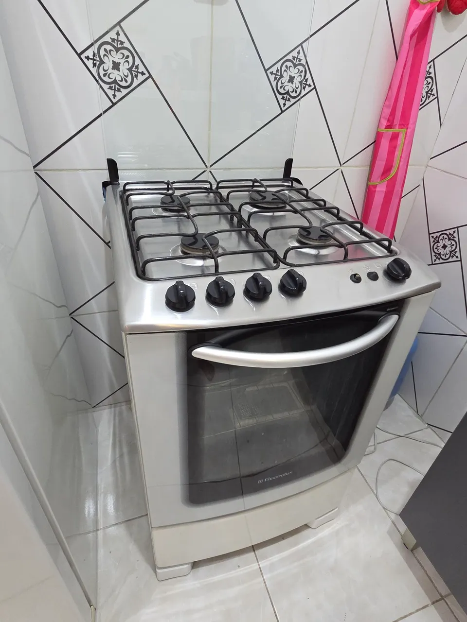 Fogão Electrolux com 4 bocas