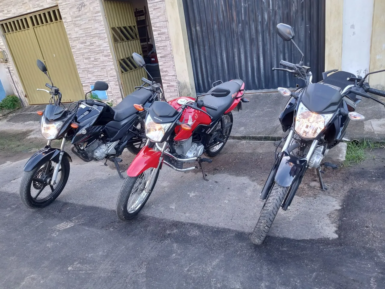 Motos