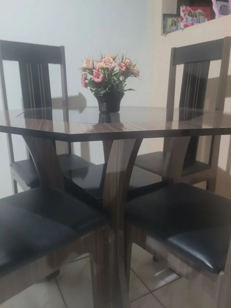 Mesa com 4 cadeiras 64842836051331120