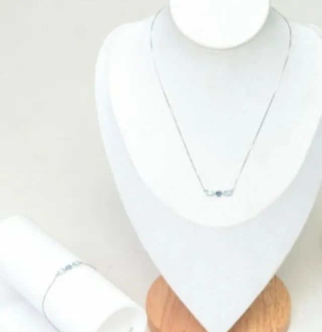 CONJUNTO COLAR E PULSEIRA,COM TOPÁZIOS E DIAMANTES,OURO BRANCO 18K 750,MARCA AUGUSTO JÓIAS - Foto 2