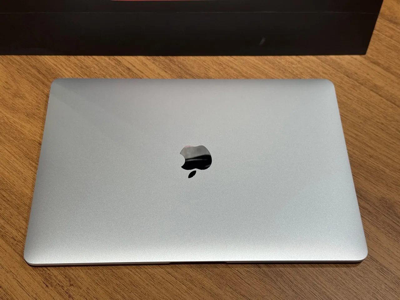 MacBook Air M1 2020 13" 8/256GB Prata