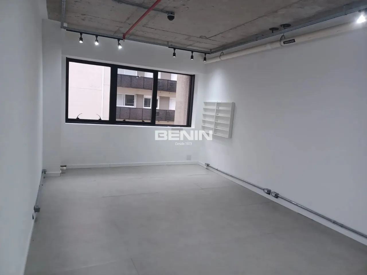 Venda de Sala em Canoas-RS, bairro Centro com 30.03m² Área Const. e 44.34m² Área Terreno V