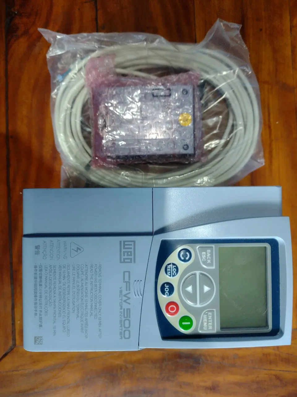Inversor de Frequência WEG CFW500 com IHM e cabo