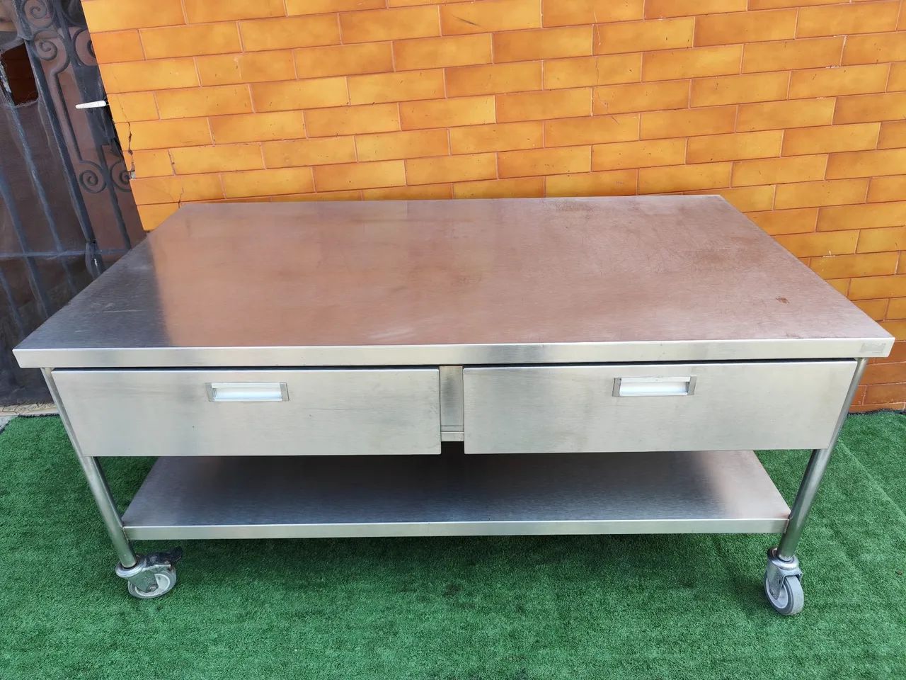Mesa de Aço Inox com 2 Gavetas e Prateleira - Foto 5