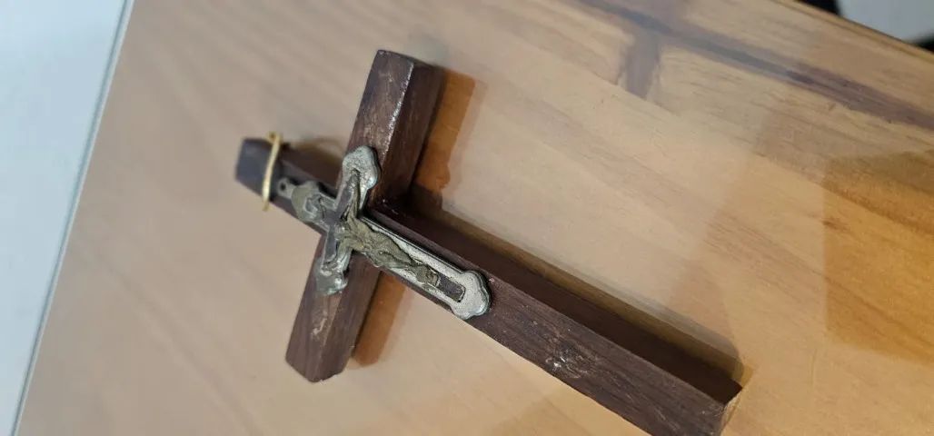 Crucifixo de madeira antiguidade - Foto 3