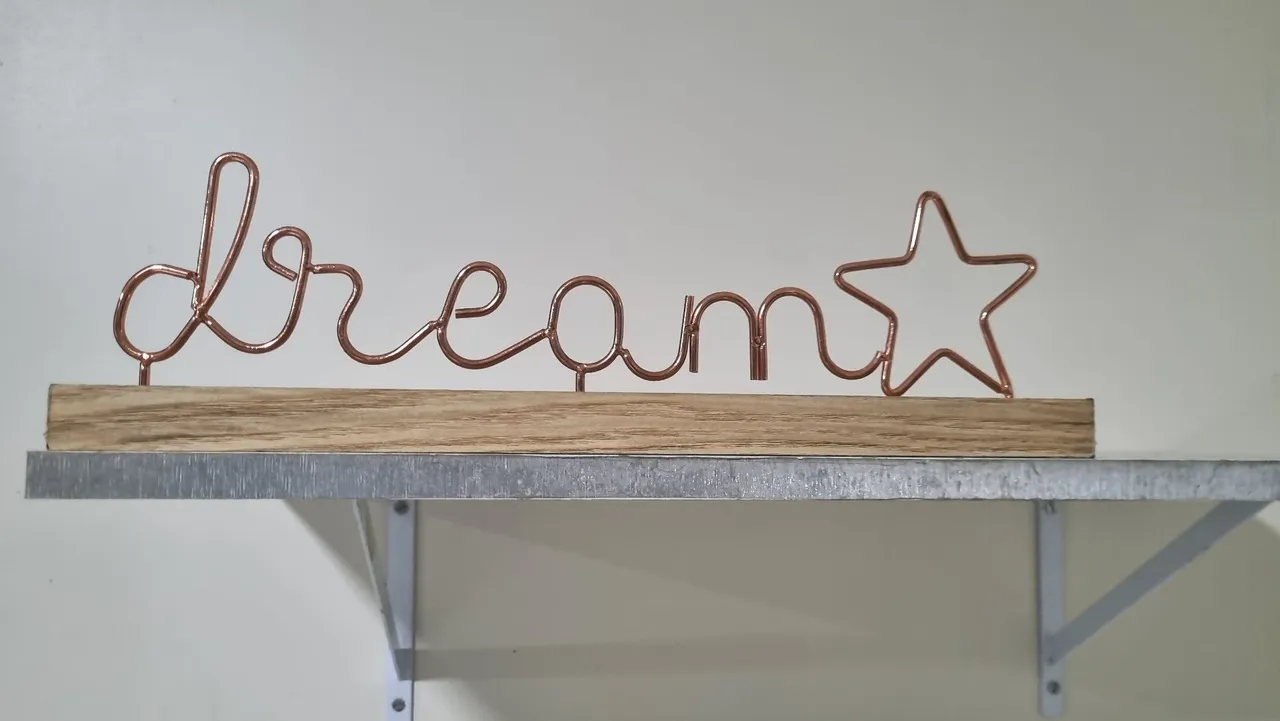 Letreiro de metal Dream com estrela Rose gold