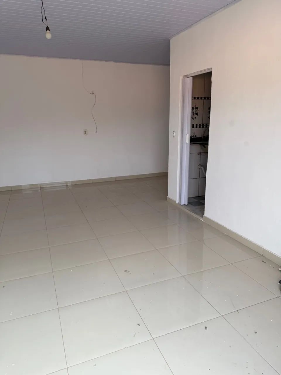 VENDO OU TROCO PRÉDIO COM 4 KITNETS E PONTO COMERCIAL - Foto 3