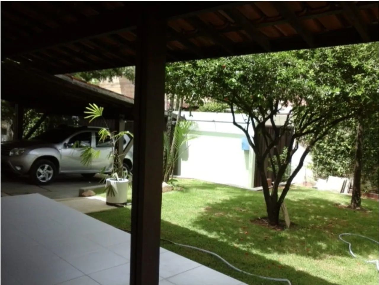 Casa localizada no Poço - 400m² - 05 Qts / 02 Suítes - 02 Vagas de Garagem - Jardim - Foto 3