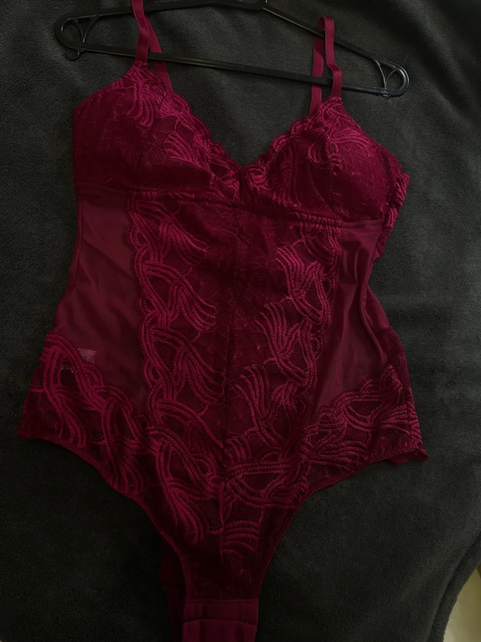 Body de renda vermelho da loja Outlet lingerie