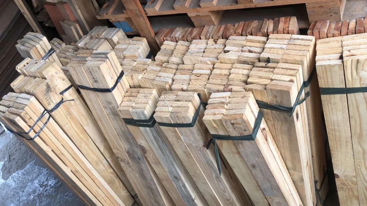 Madeira para comércio - Prateleiras e expositores - Foto 2