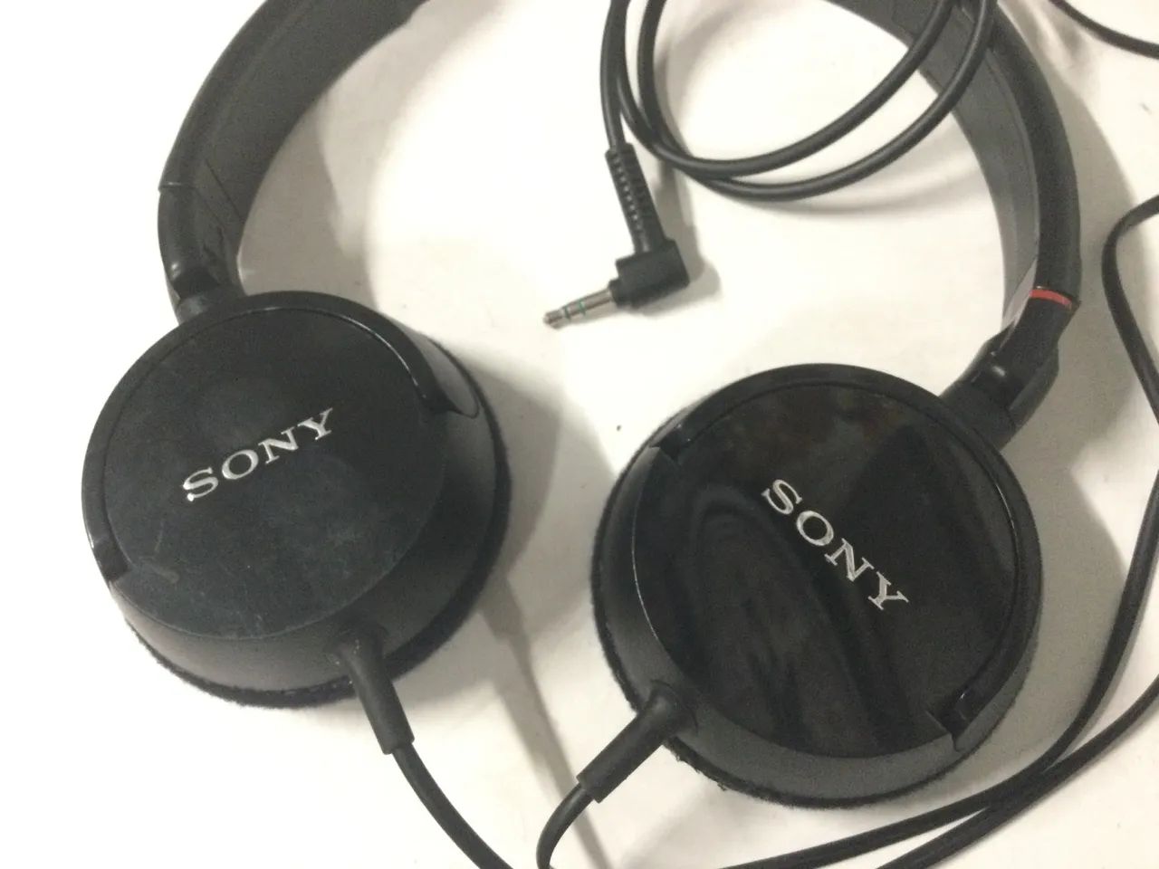 Fone de ouvido Sony com fio