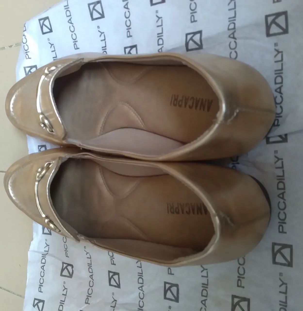 Mocassim dourado feminino - Foto 3
