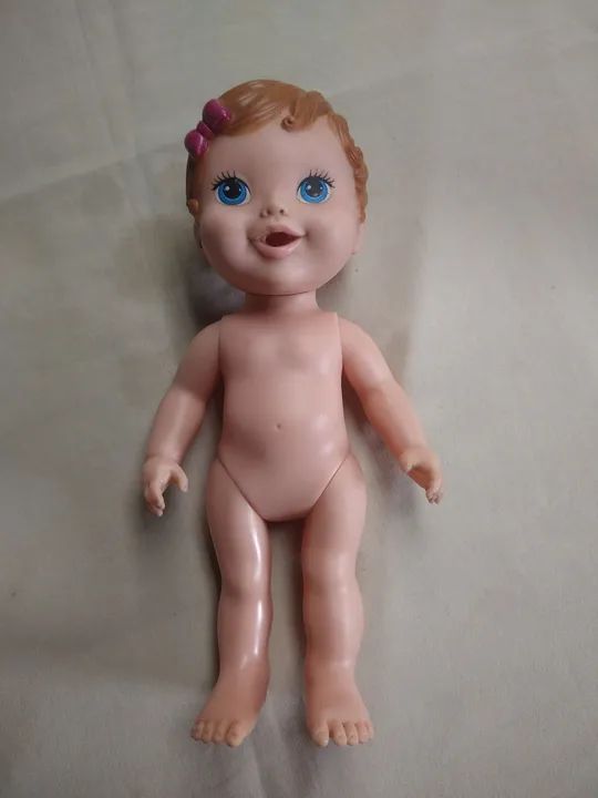 Boneca Babys Collection faz xixi da Super Toys.