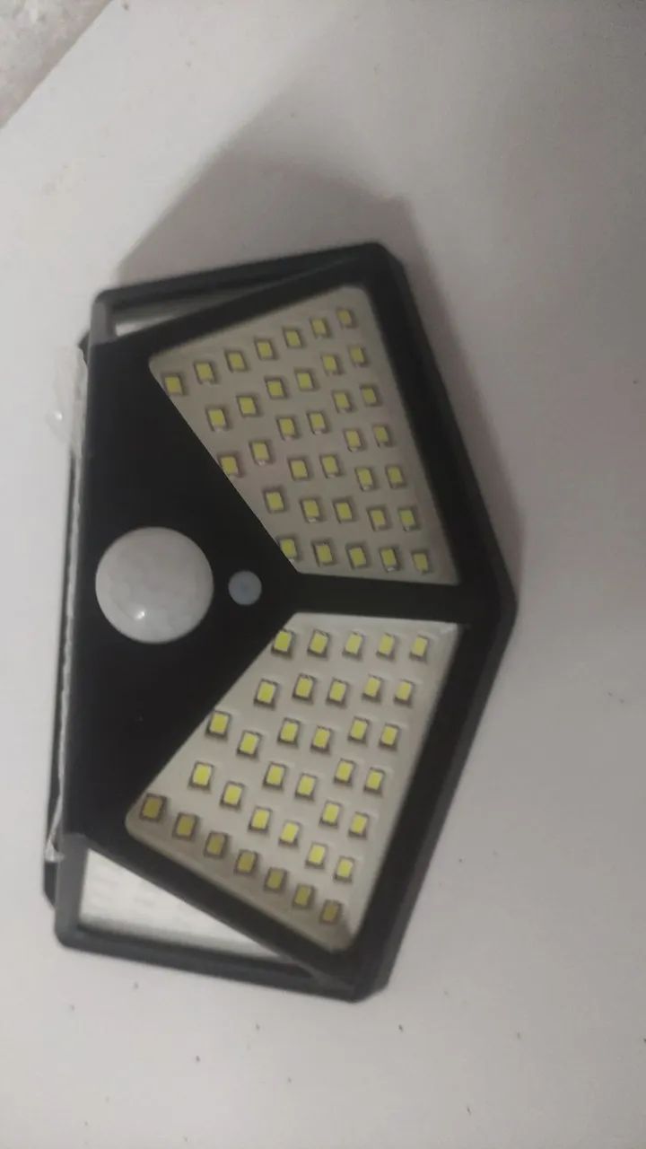 Luminária Solar com Sensor de Presença