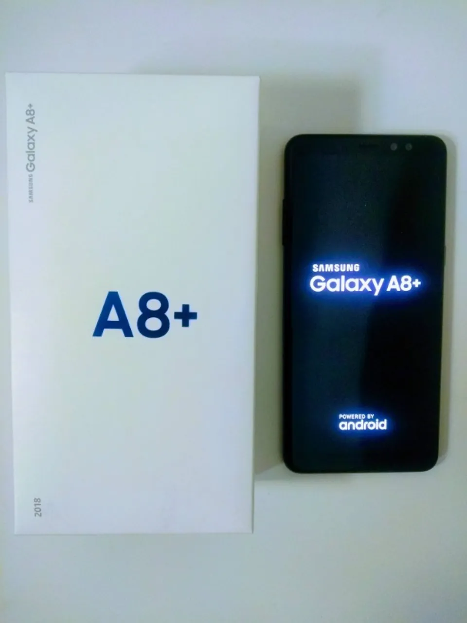 Smartphone Samsung Galaxy A8 em excelente estado
