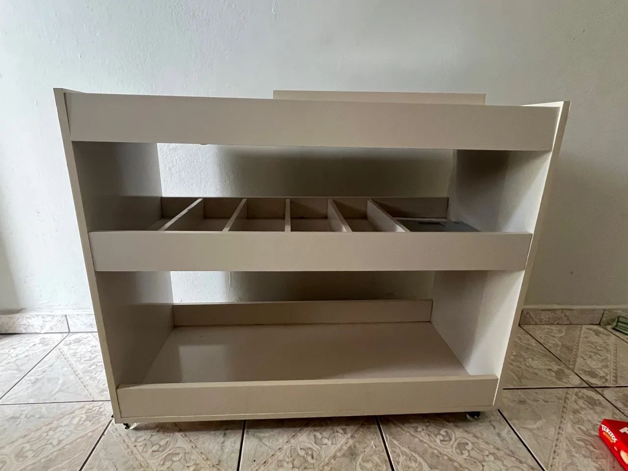 Aparador com vidro e lugar para bebidas - Foto 2