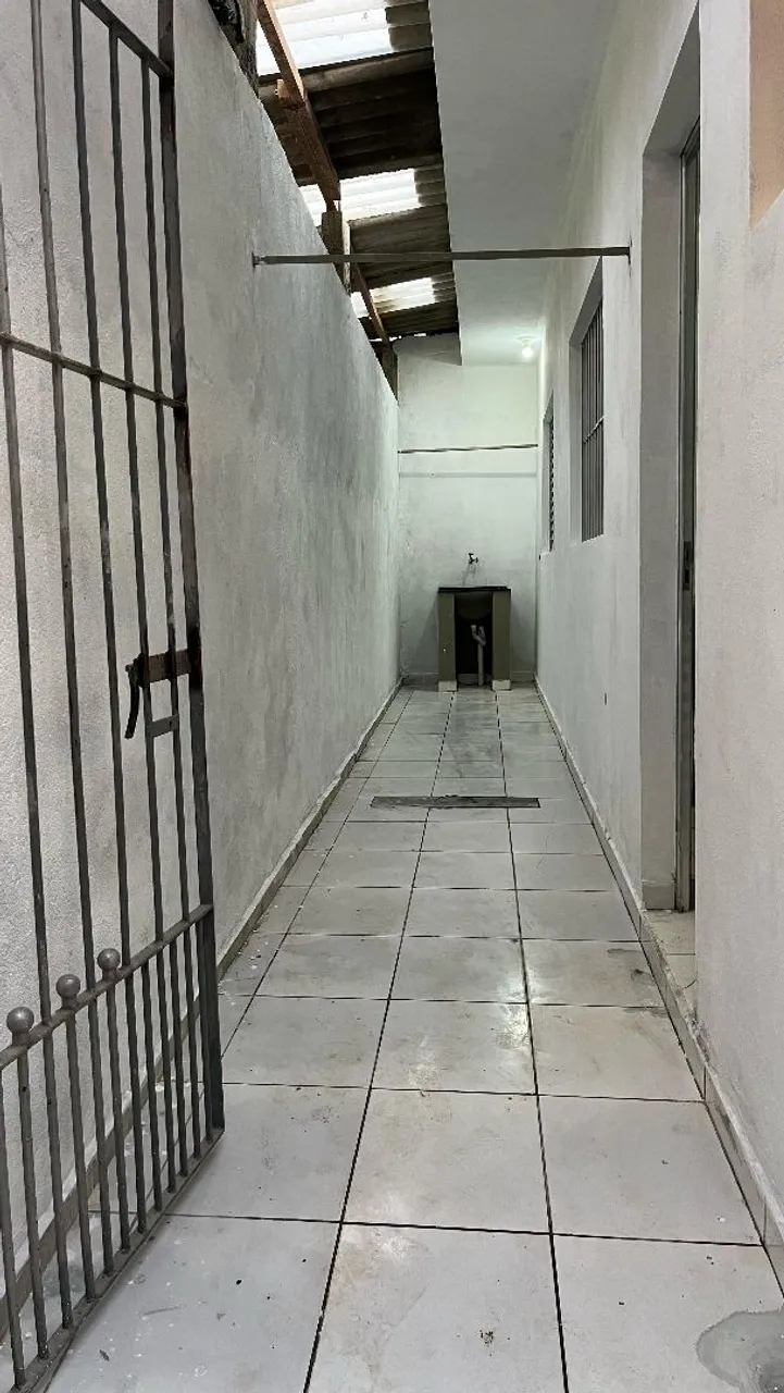 Aluga-se Quarto, Cozinha, Banheiro e Quintal Lavanderia.