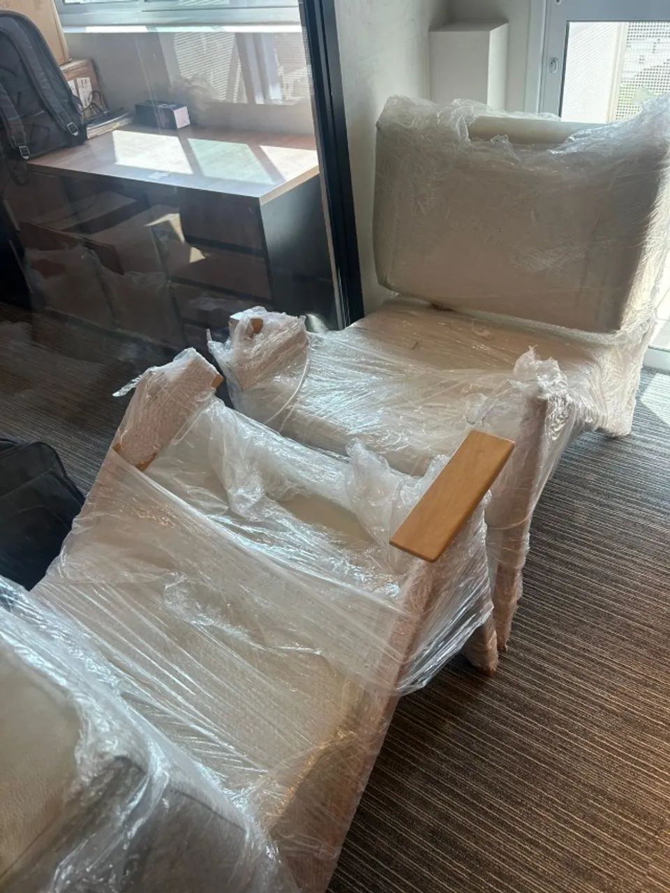 2 Unidades - Poltronas Brancas - Foto 2