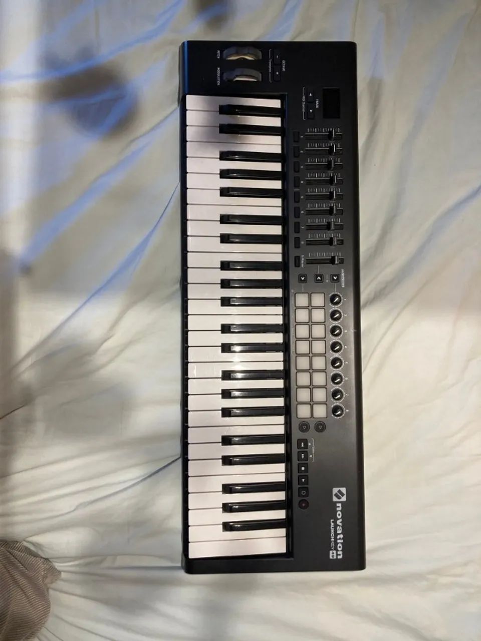 teclado e controlador midi launchkey novation mkii 49 teclas