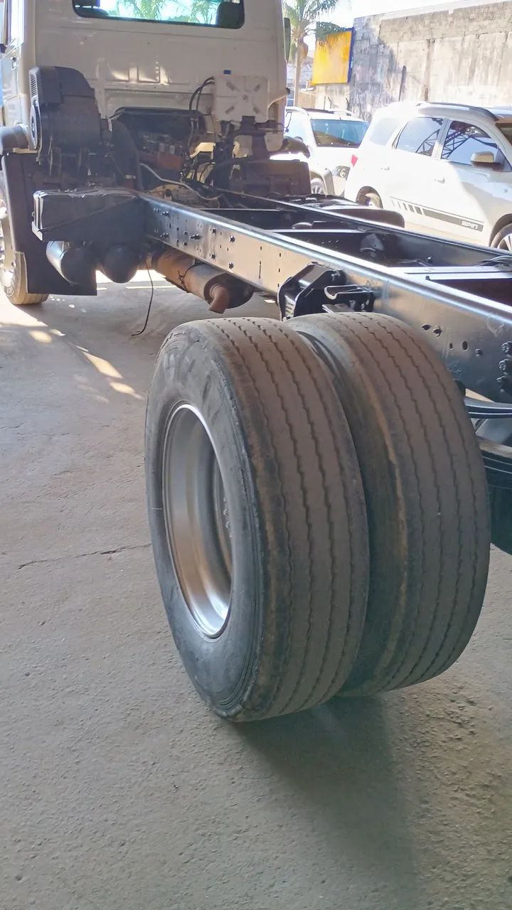 VW 13180 4/2 chassi reduzido  - Foto 4