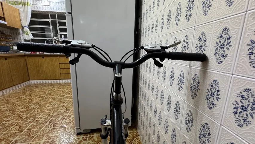 Bicicleta aro 26, peças shimano, bike em perfeito estado - Foto 4