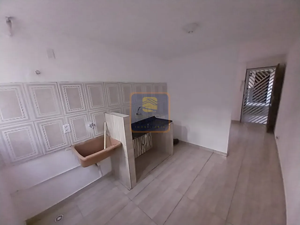 ALUGA-SE APARTAMENTO REFORMADO COM 2 DORMITÓRIOS NA CIDADE TIRADENTES! | Imobiliária Santo