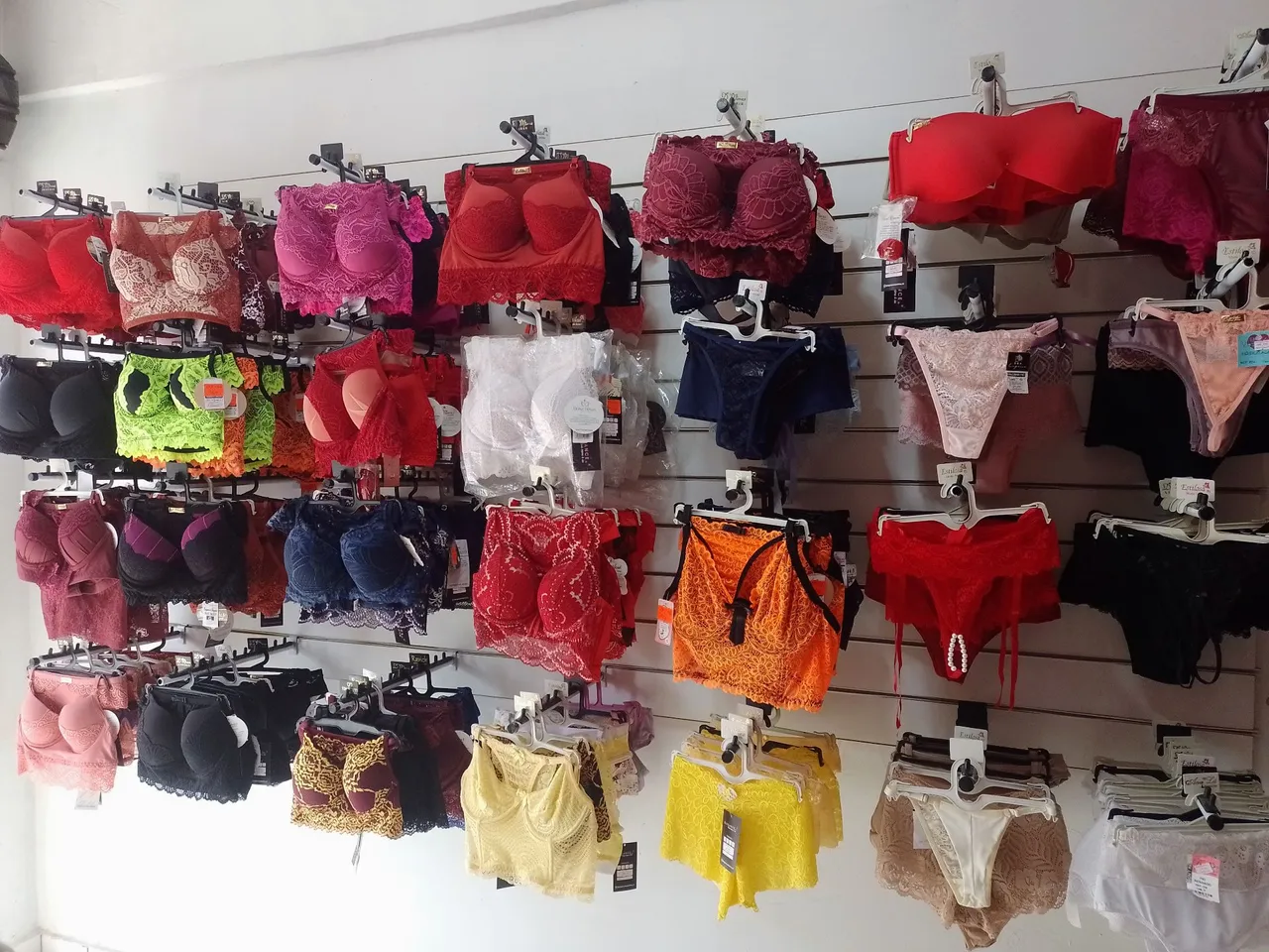 Vendo lingerie a preço de custo no atacado