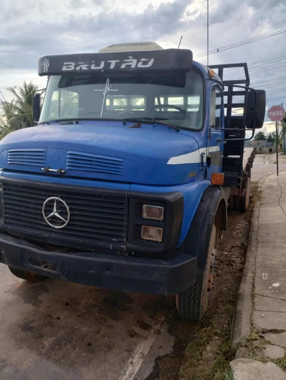 Caminhão Mercedes 2220 traçado