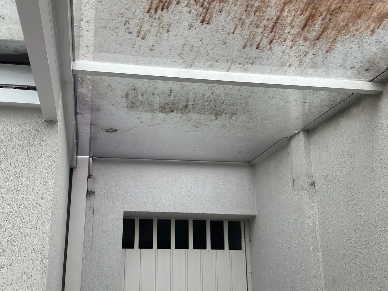 Área externa com cobertura de vidro e alumínio - Foto 6