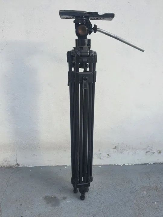 Vendo/Troco Tripé Profissional Manfrotto #136 Cabeça Hidráulica 14kg - Foto 5
