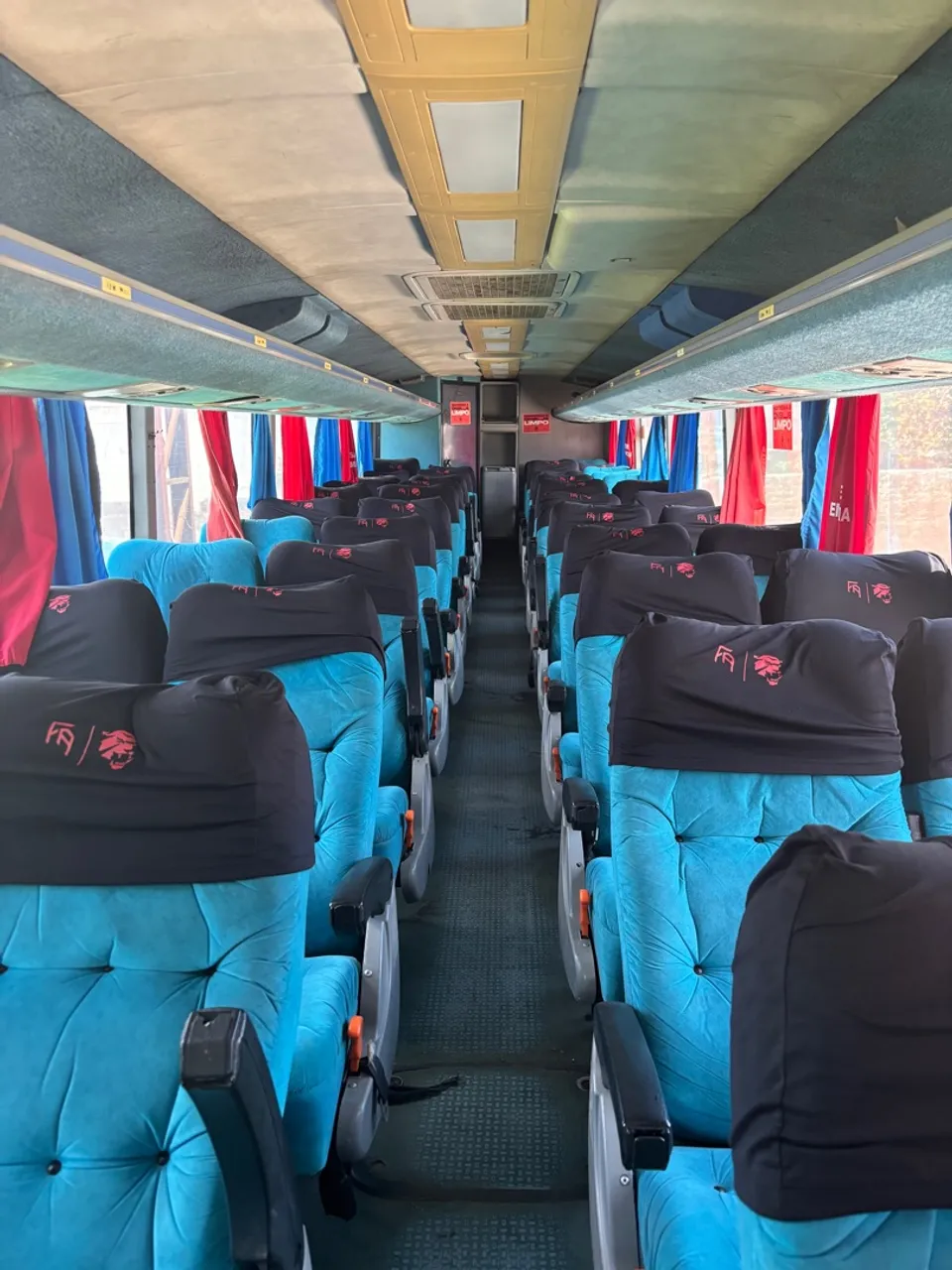 Ônibus IMPECÁVEL.