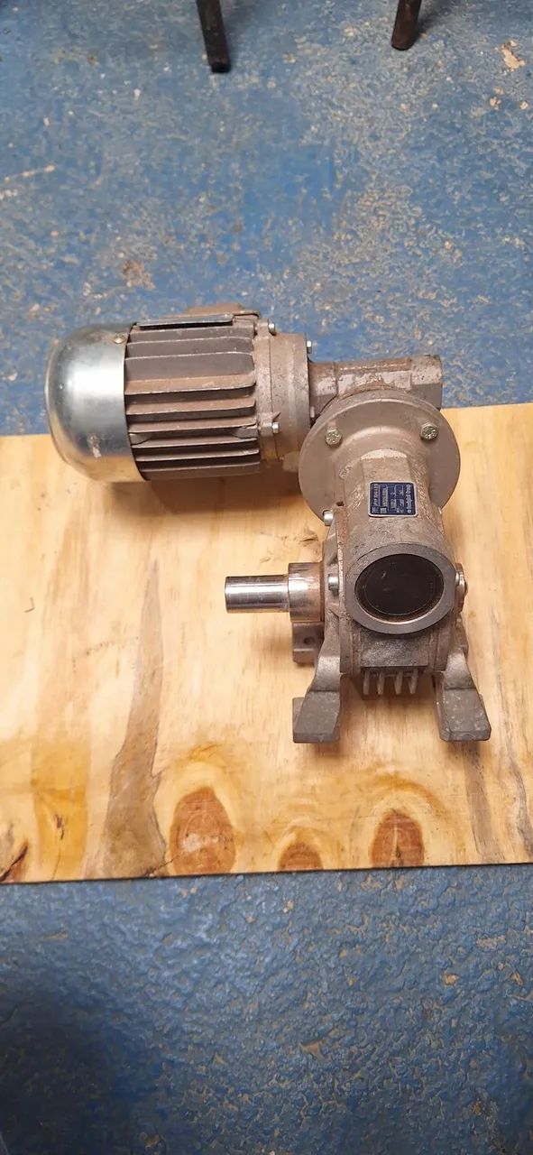 Motoredutor trifásico 0.12 cv redução 1/240. Rotação final: 7. - Foto 2
