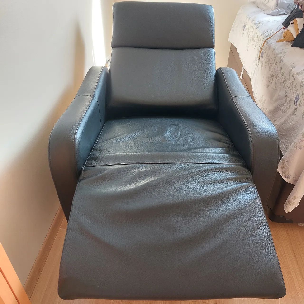 GRISSOM ELECTRIC BIVOLT RECLINING ARMCHAIR