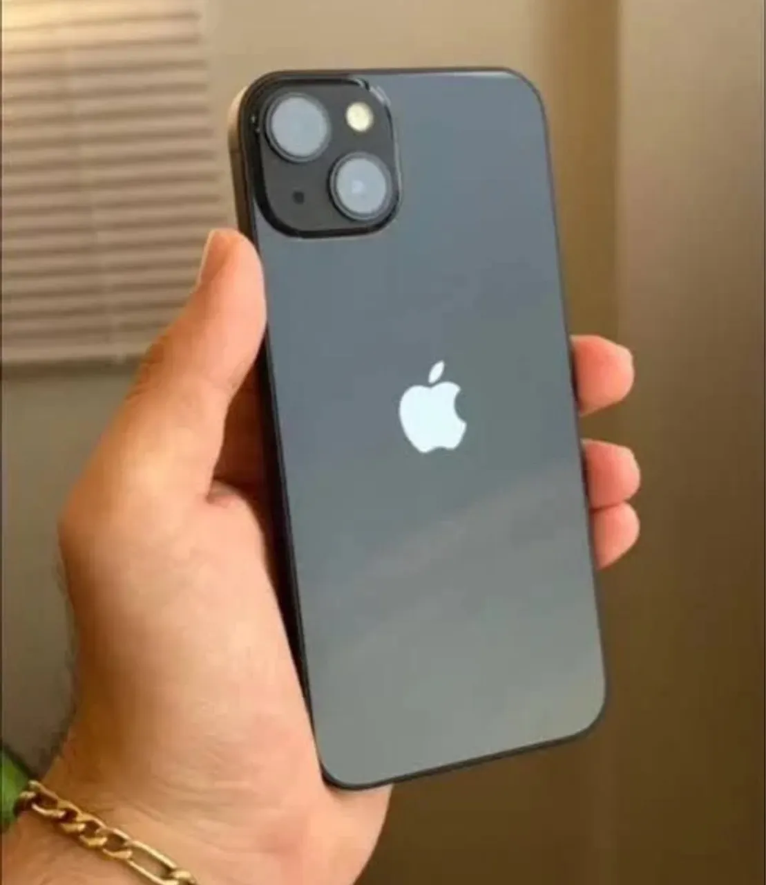 iPhone 13 impecável