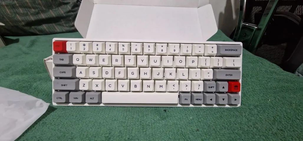 Teclado Mecânico 60% RGB - Com Software Avançado - Modelo Branco - Foto 5