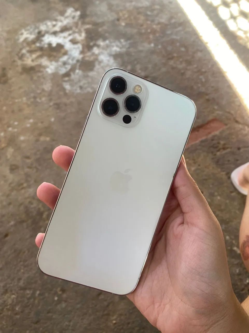 iPhone 12 Pro ホワイト 本体 iPhone 12 Pro Apple 128GB Prateado 6,1” - Câm. Tripla 12MP iOS