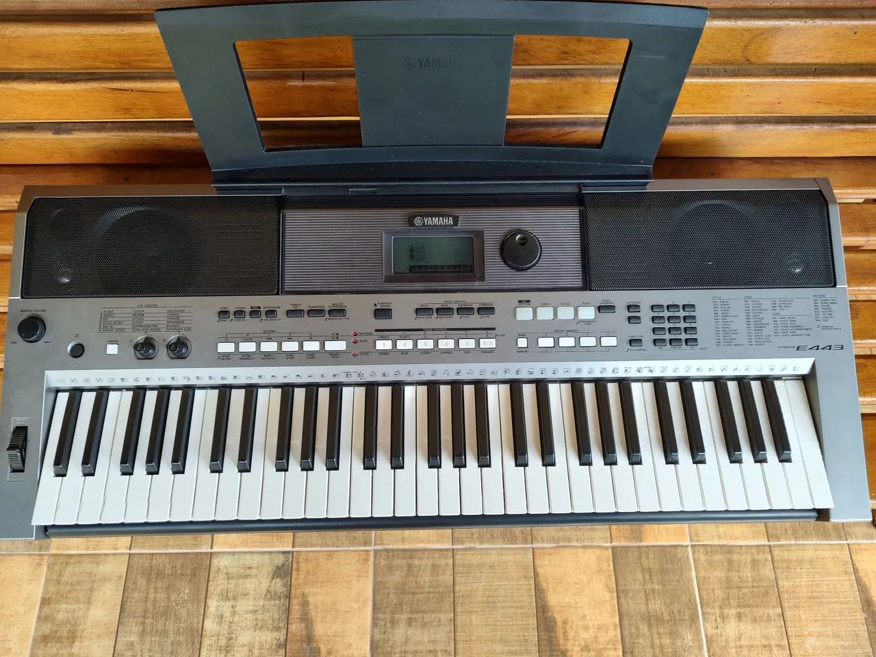 Teclado Yamaha psr-e 443 - Foto 3