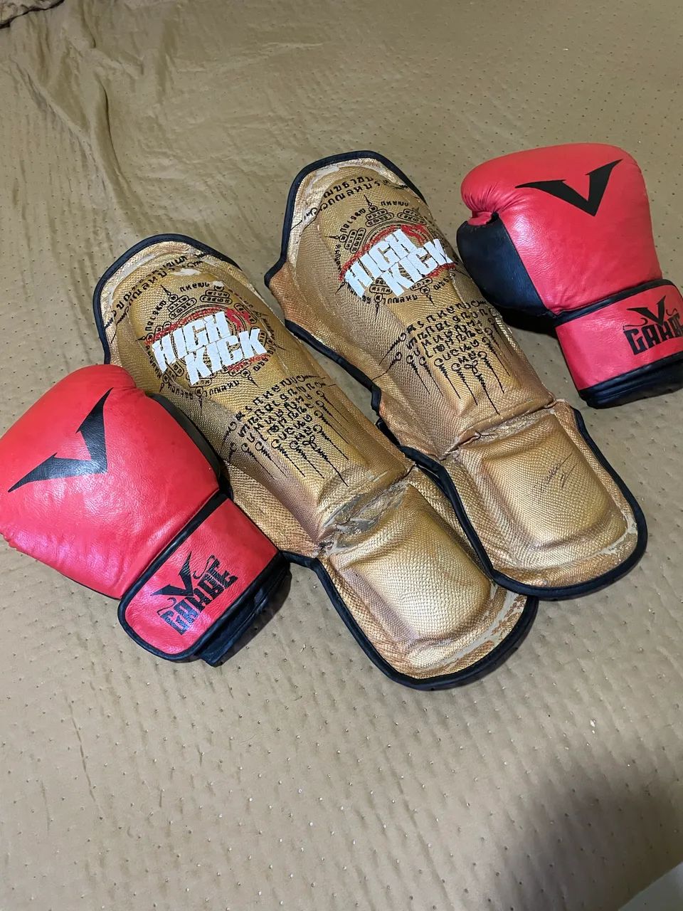 Kit de luva e caneleira de Muay Thai - Foto 2