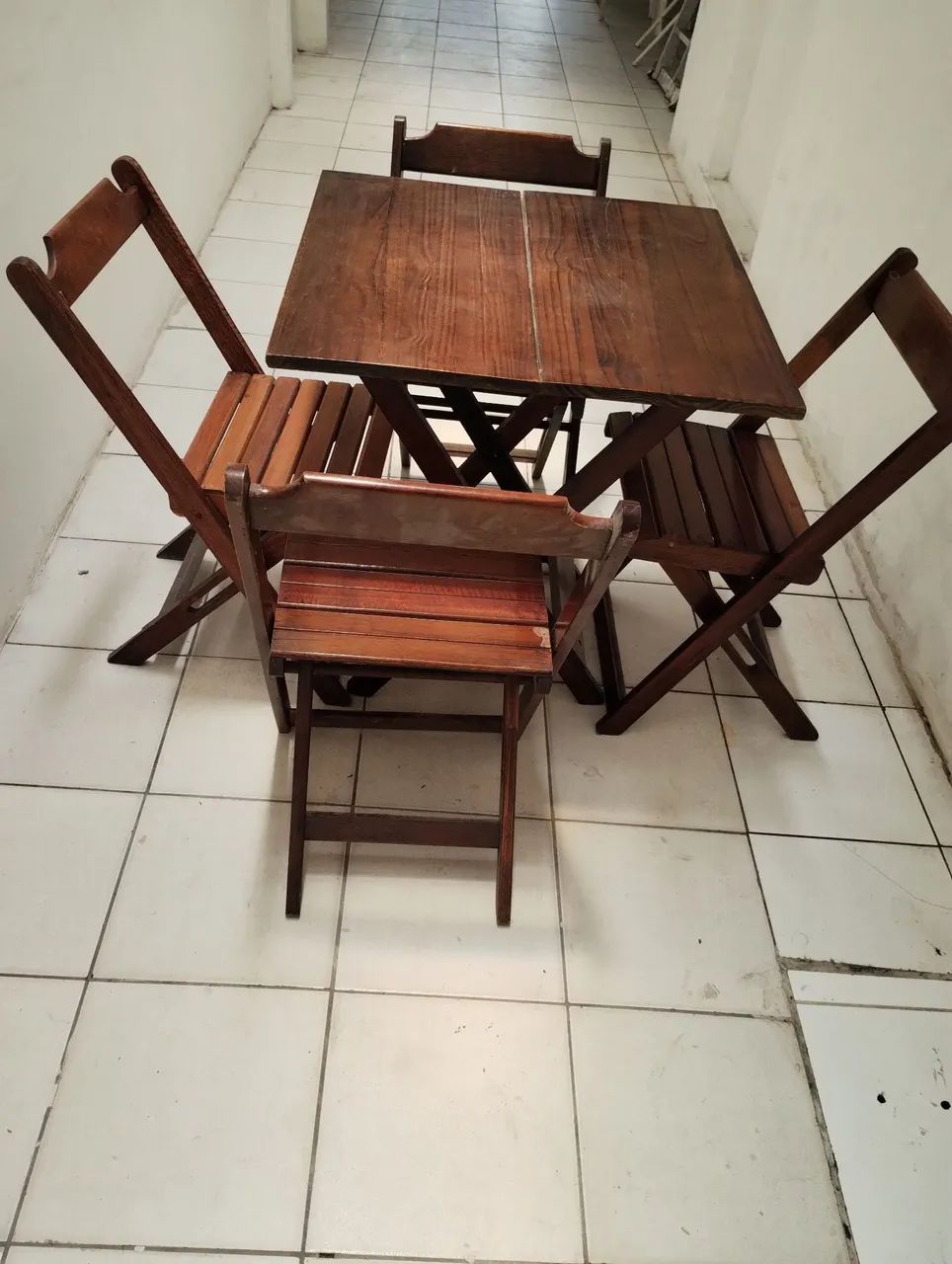 Mesa e cadeiras 
