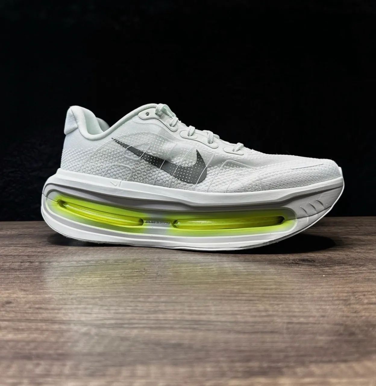 Nike Vomero Premium Barely Volt - Calçados - Vila Mascote, São 