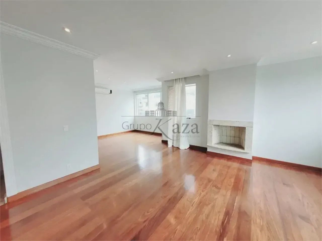 Apartamento - Moema - 3 Dormitórios - 250m².