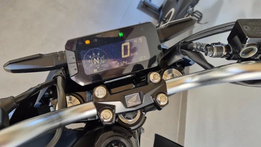 CB300F 2025 - Foto 5